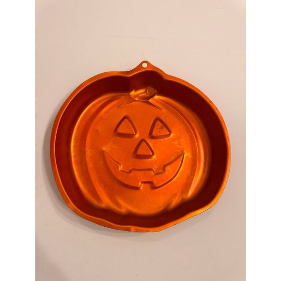 Vintage Halloween Wilton 2005-2059 2002 Jack O Lantern Orange Cake Pan 12" - Picture 1 of 5